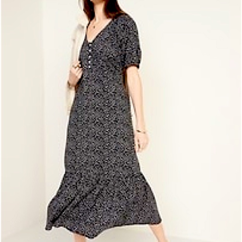Old Navy Women’s size L floral print all day puff sleeve maxi swing dress. B&W